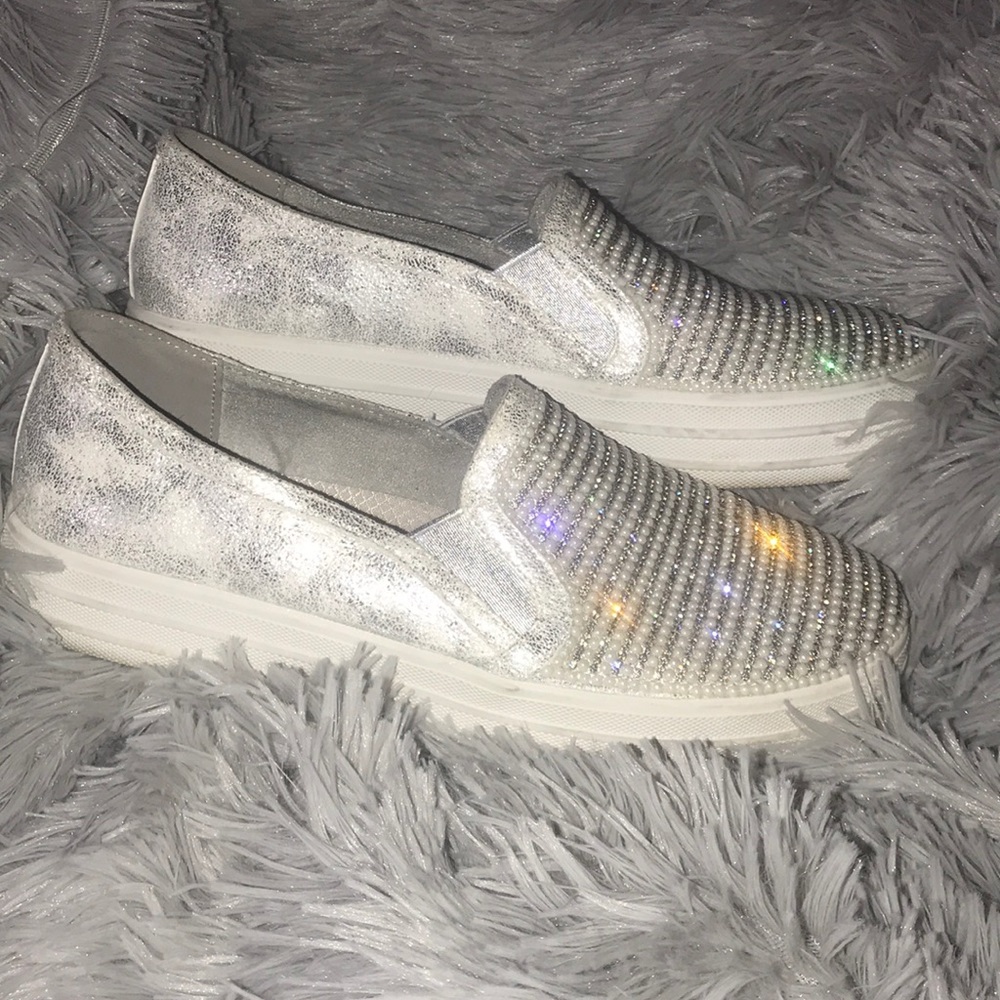 Sketchers slip one
